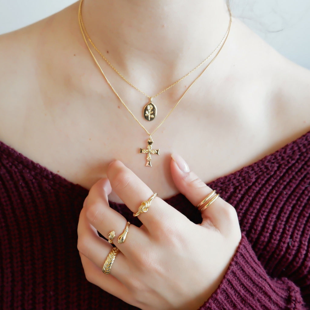 Difference between gold vermeil, gold filled, gold plated, and solid gold. Quality gold jewelry online